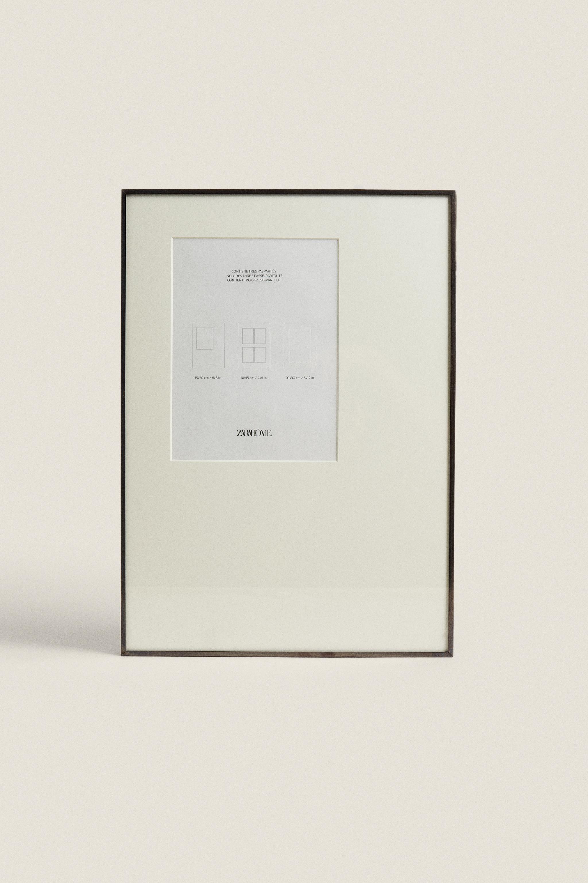 PICTURE FRAME WITH PASSE-PARTOUT